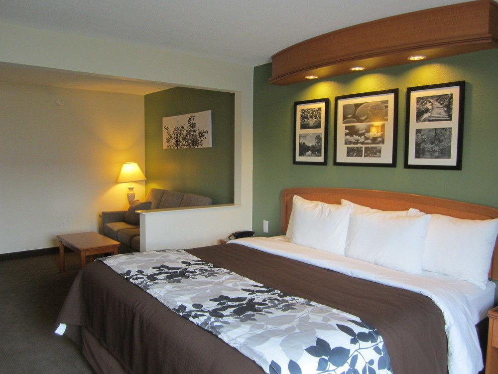 Отель Clarion Pointe Albemarle Экстерьер фото