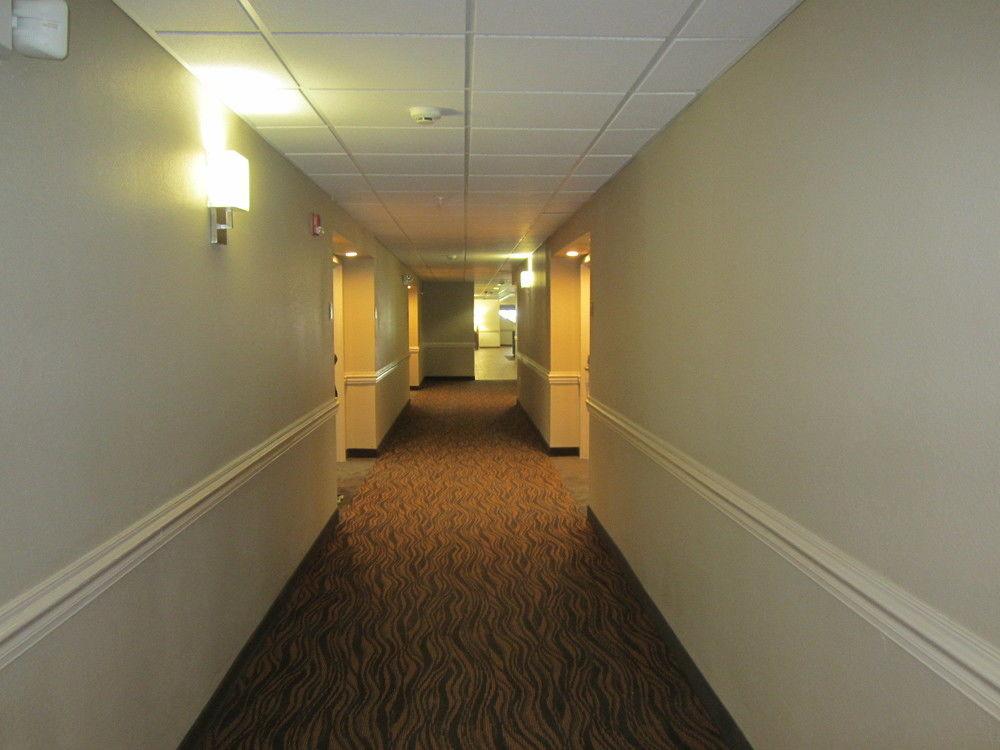 Отель Clarion Pointe Albemarle Экстерьер фото