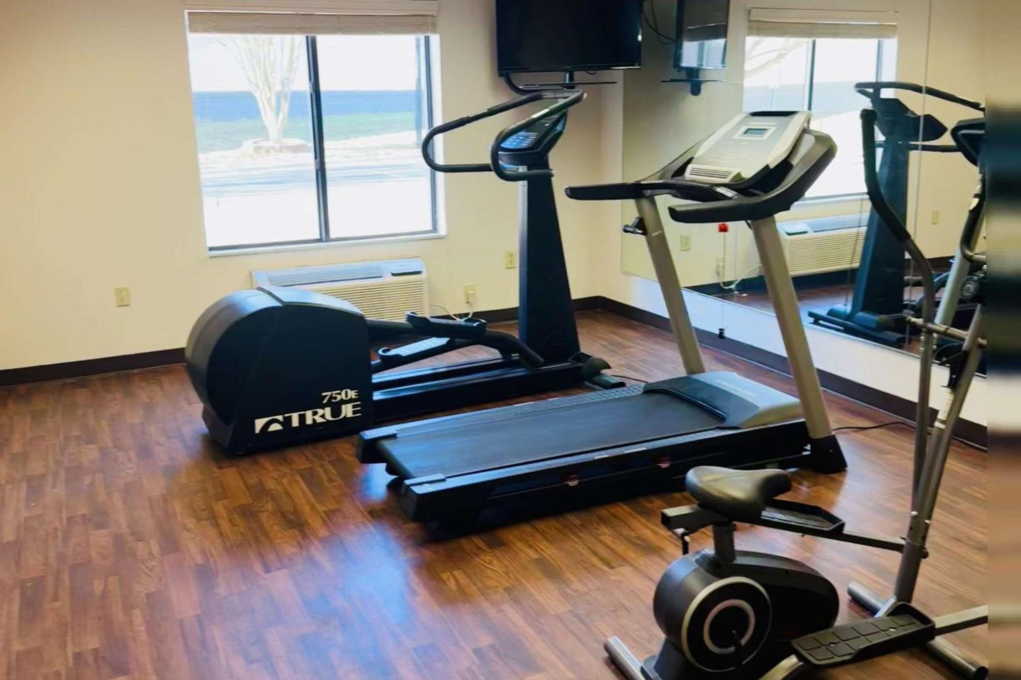 Отель Clarion Pointe Albemarle Экстерьер фото