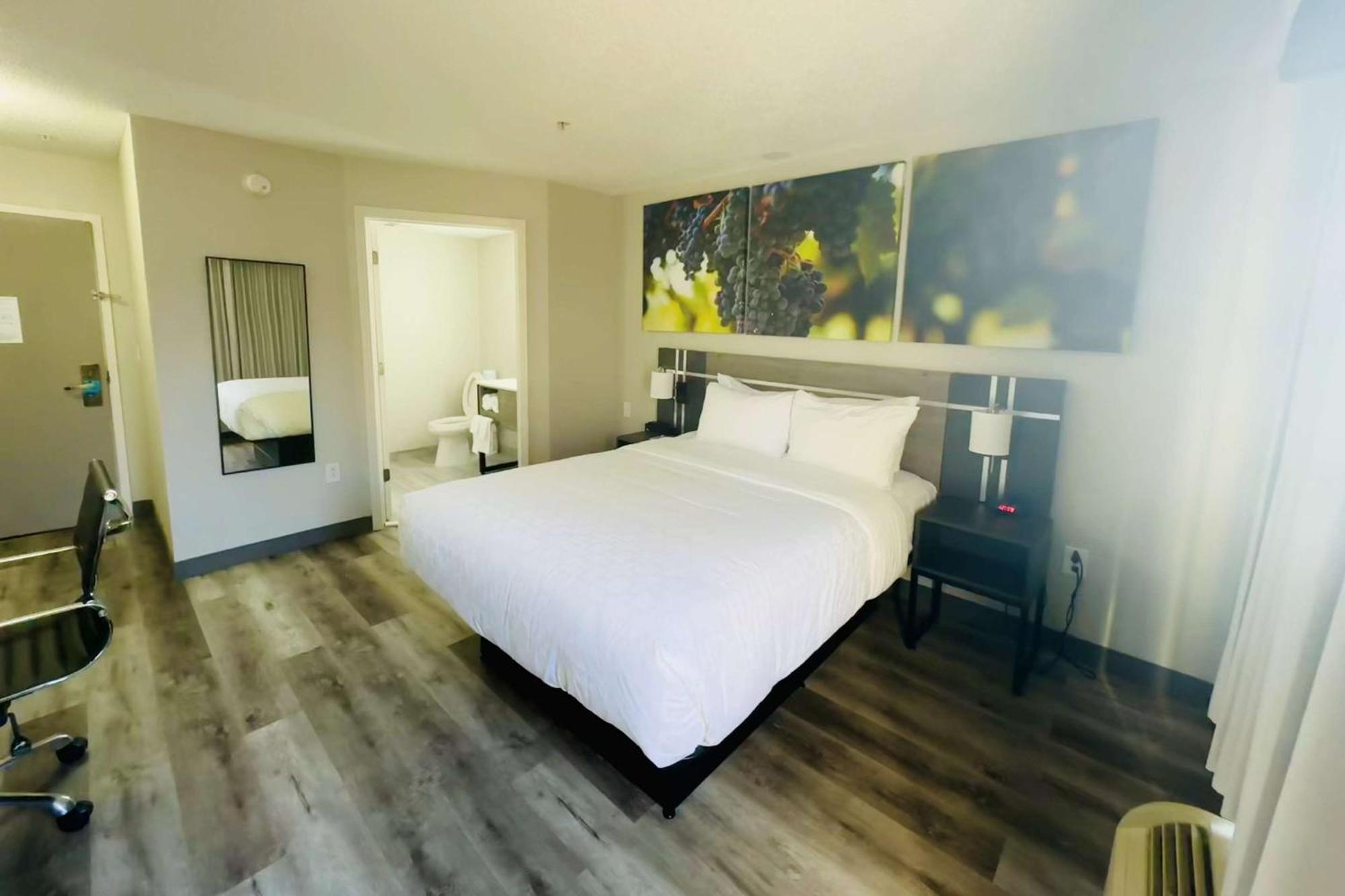 Отель Clarion Pointe Albemarle Экстерьер фото