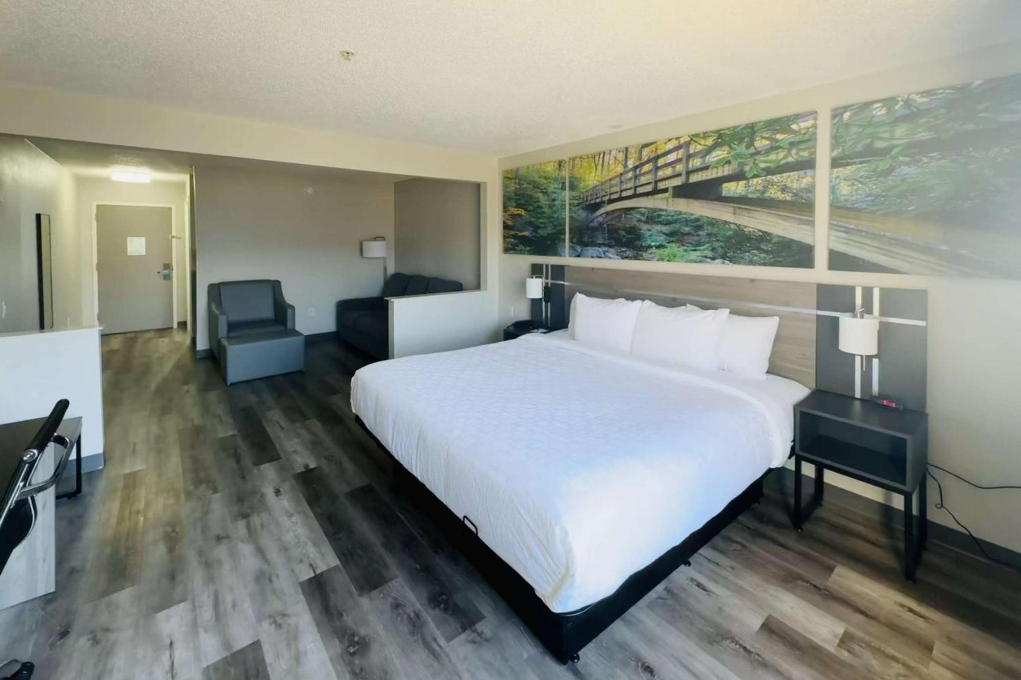 Отель Clarion Pointe Albemarle Экстерьер фото