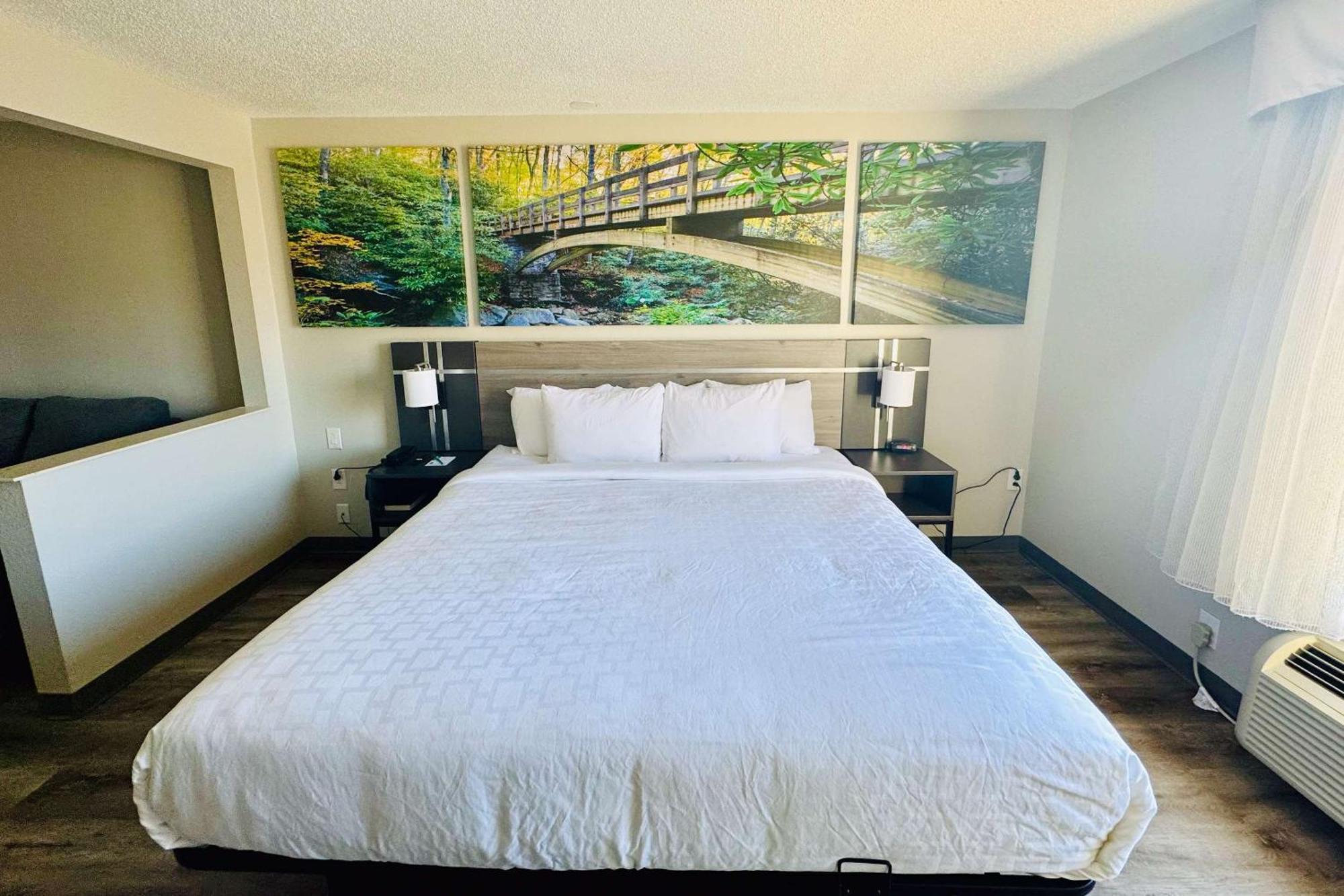 Отель Clarion Pointe Albemarle Экстерьер фото