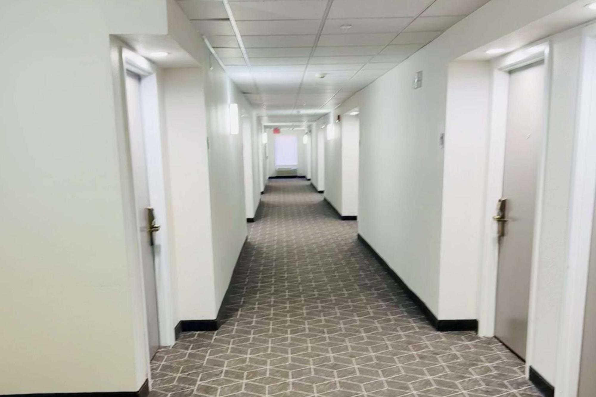 Отель Clarion Pointe Albemarle Экстерьер фото