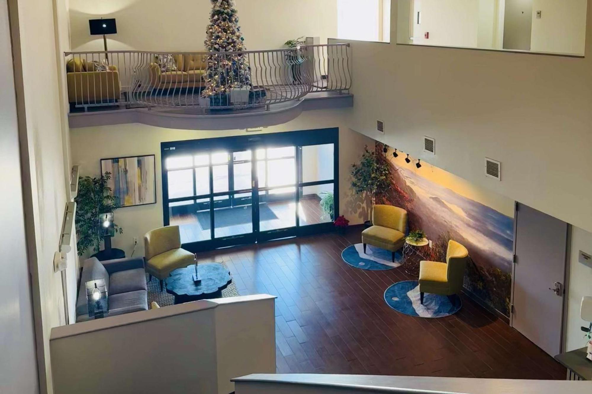 Отель Clarion Pointe Albemarle Экстерьер фото