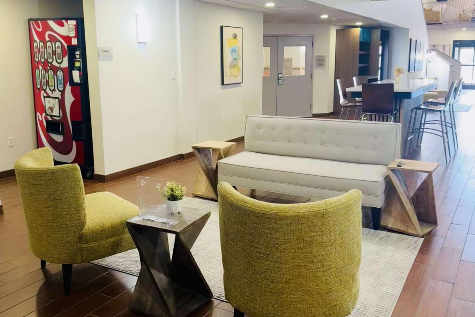 Отель Clarion Pointe Albemarle Экстерьер фото