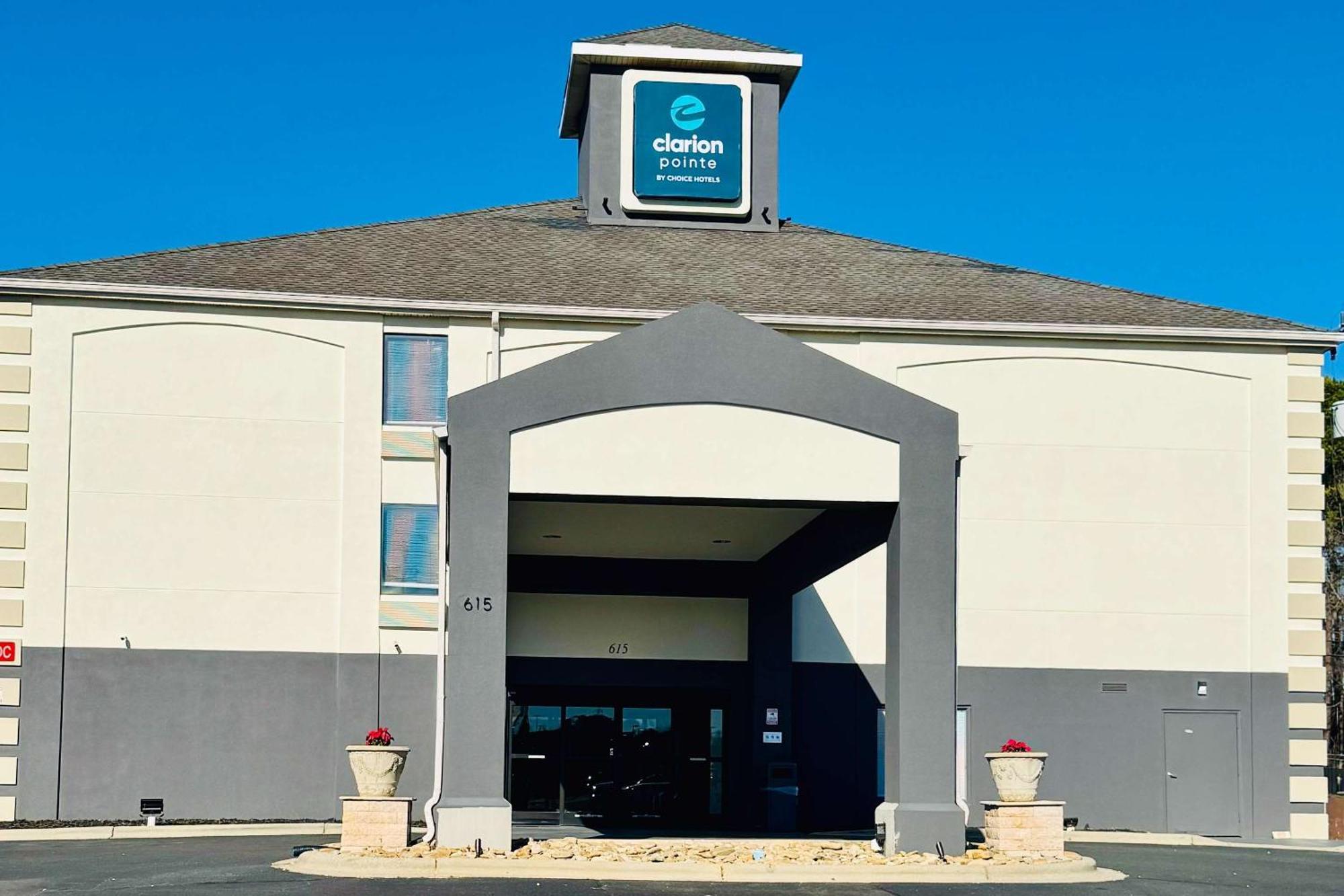 Отель Clarion Pointe Albemarle Экстерьер фото