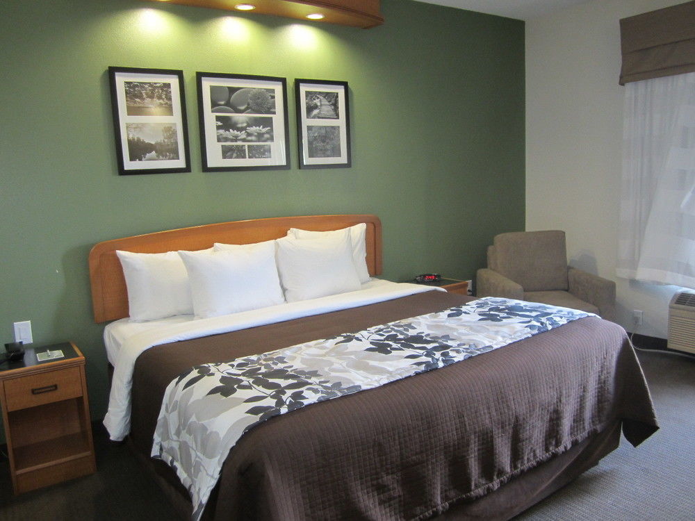 Отель Clarion Pointe Albemarle Экстерьер фото