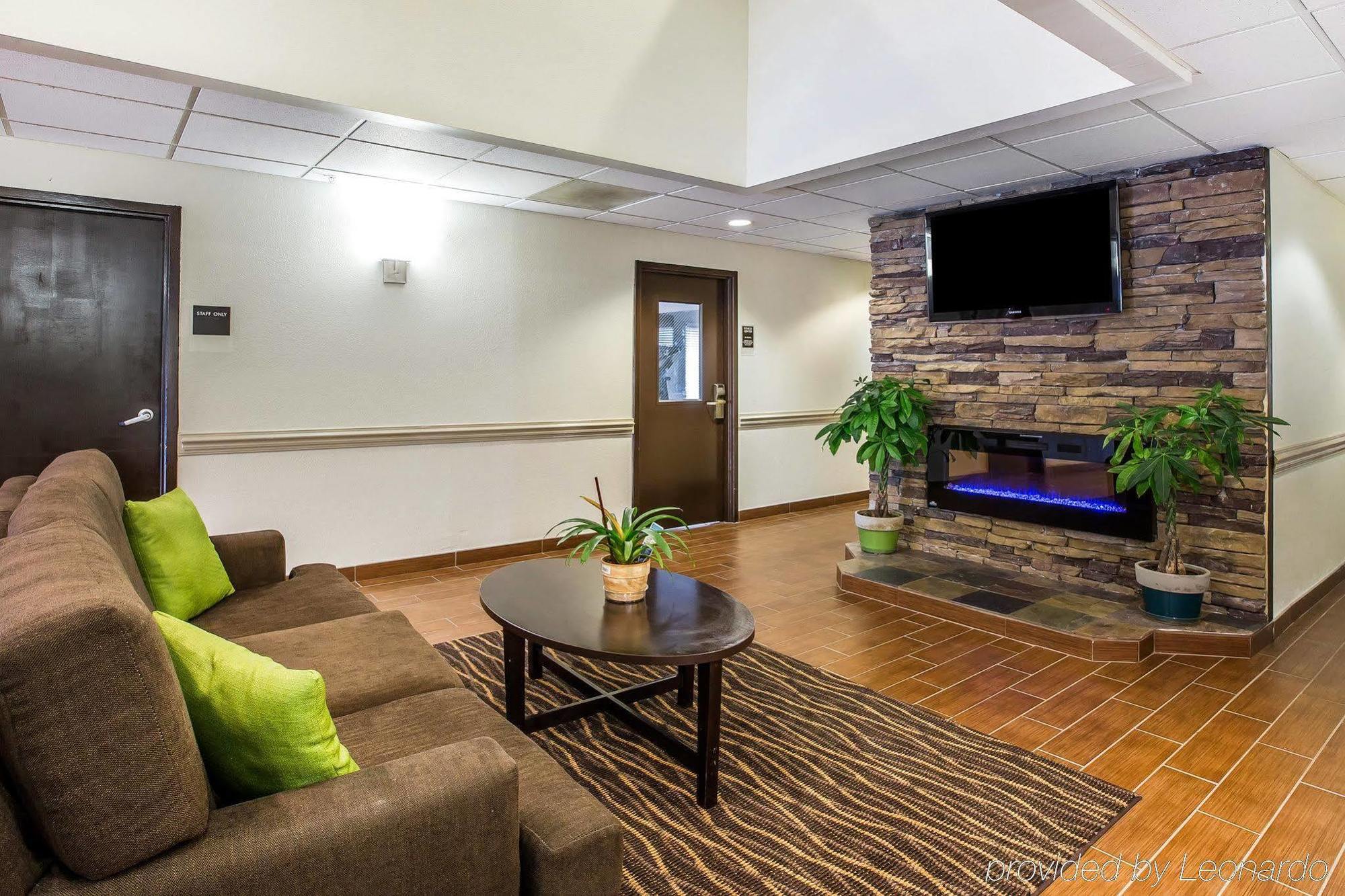 Отель Clarion Pointe Albemarle Экстерьер фото