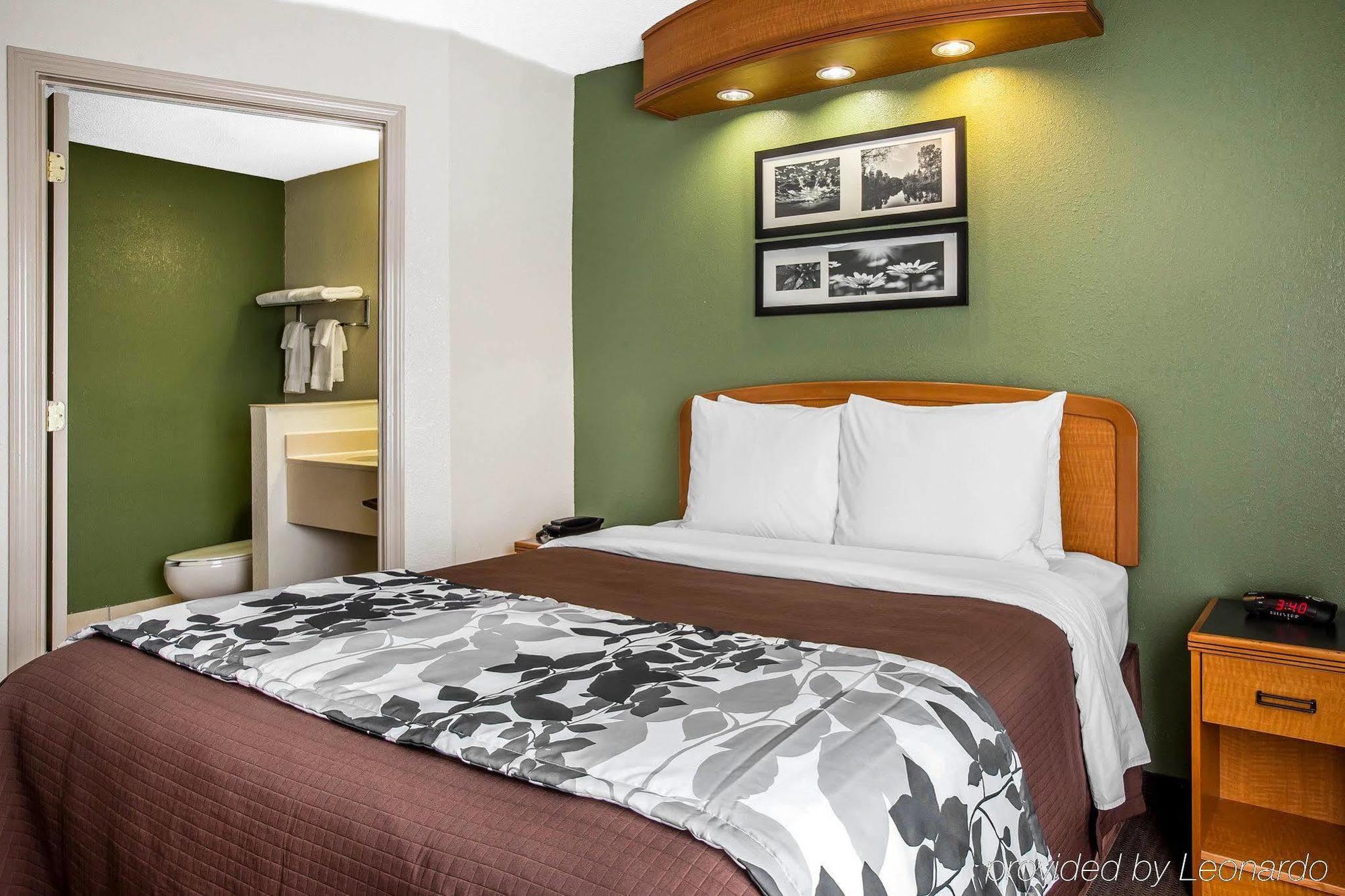 Отель Clarion Pointe Albemarle Экстерьер фото