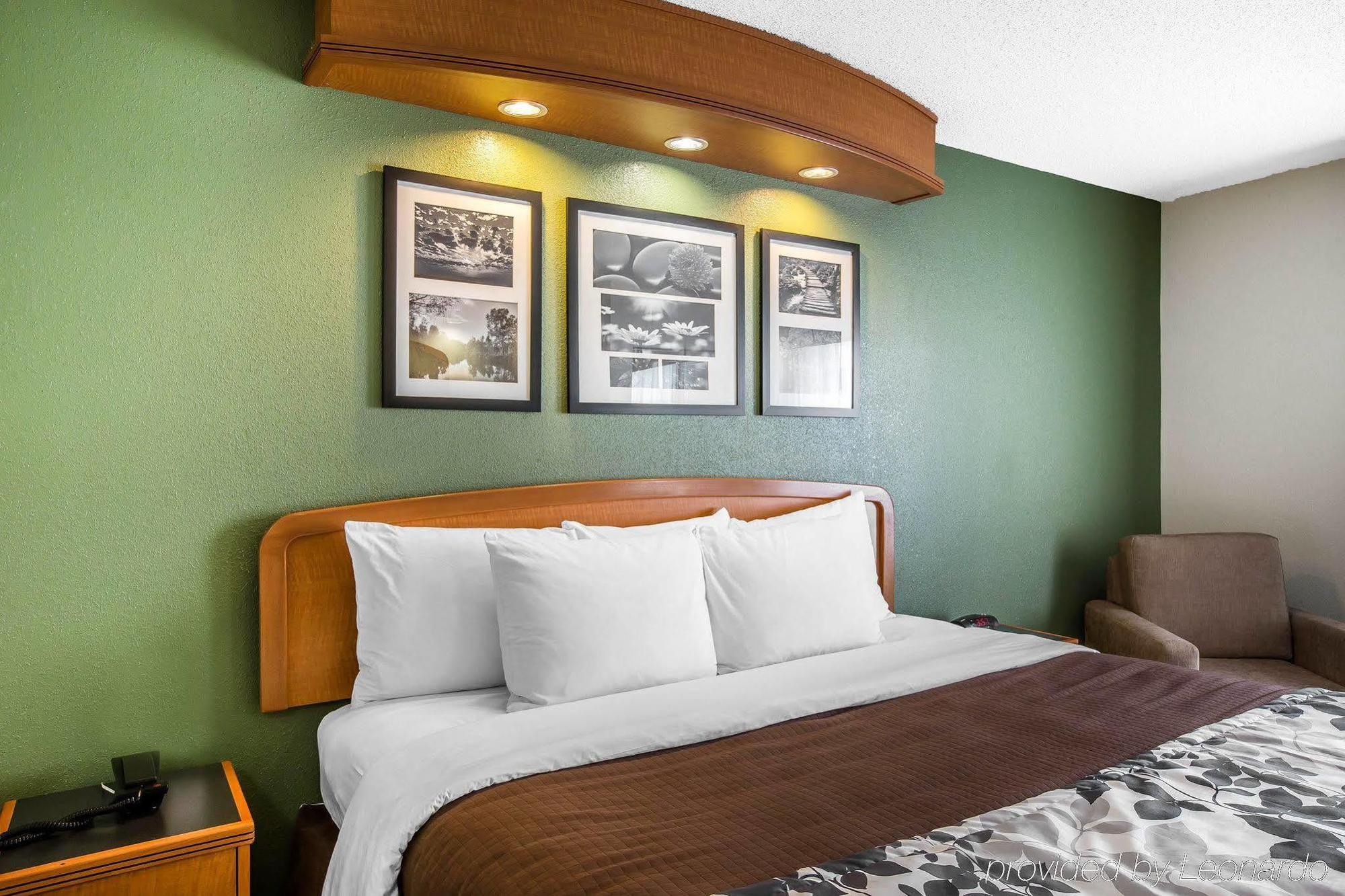Отель Clarion Pointe Albemarle Экстерьер фото