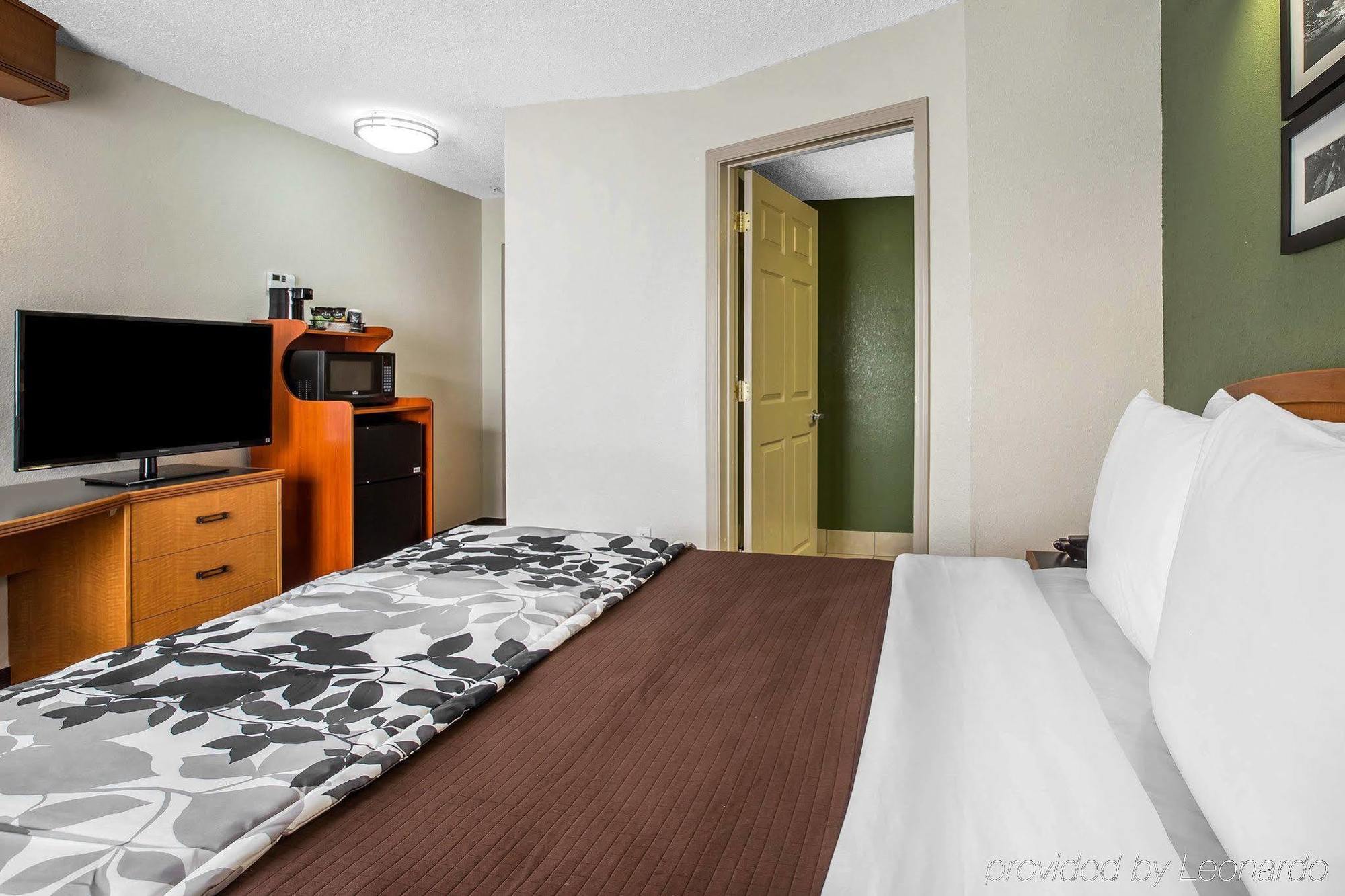 Отель Clarion Pointe Albemarle Экстерьер фото