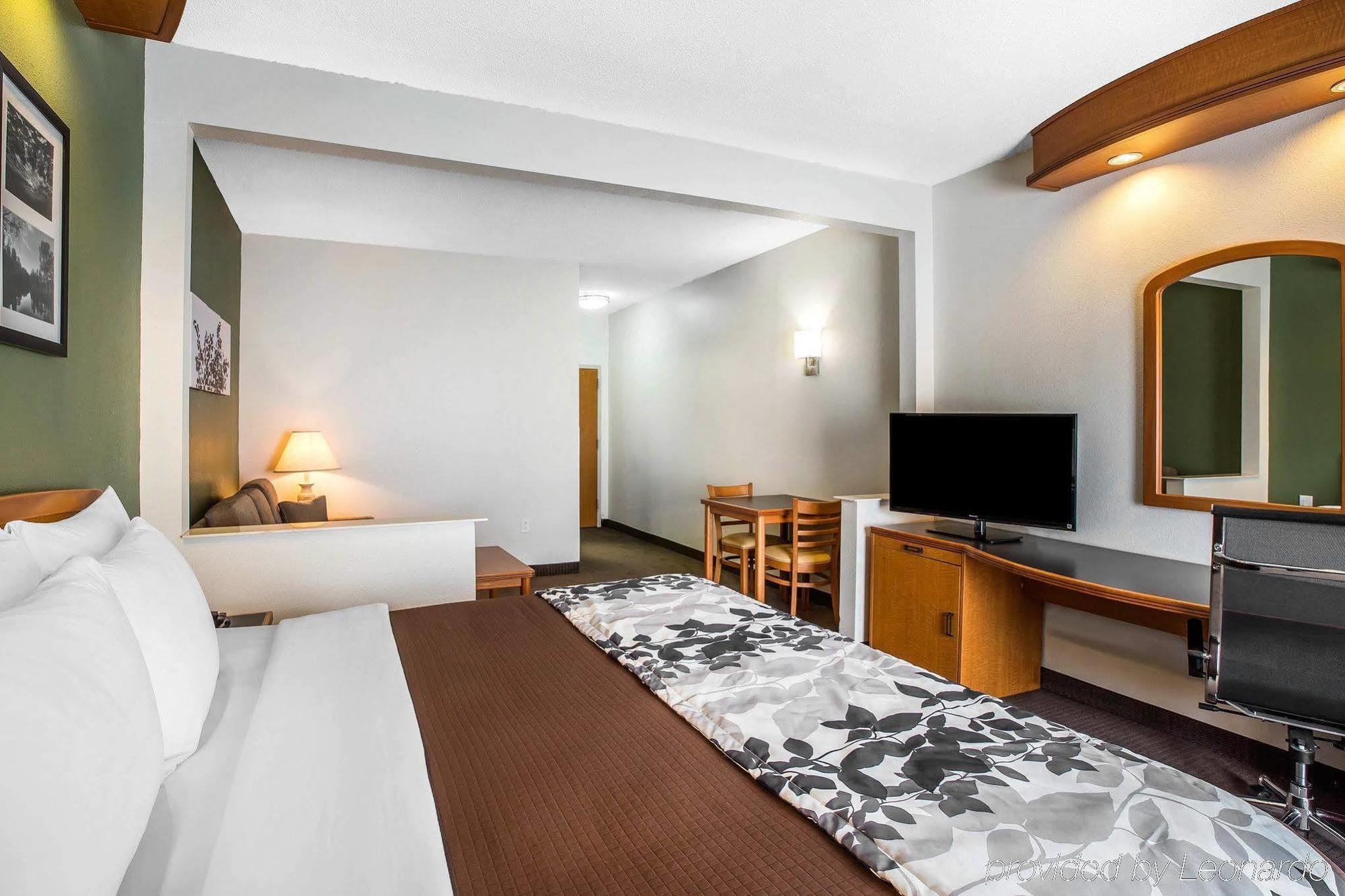Отель Clarion Pointe Albemarle Экстерьер фото