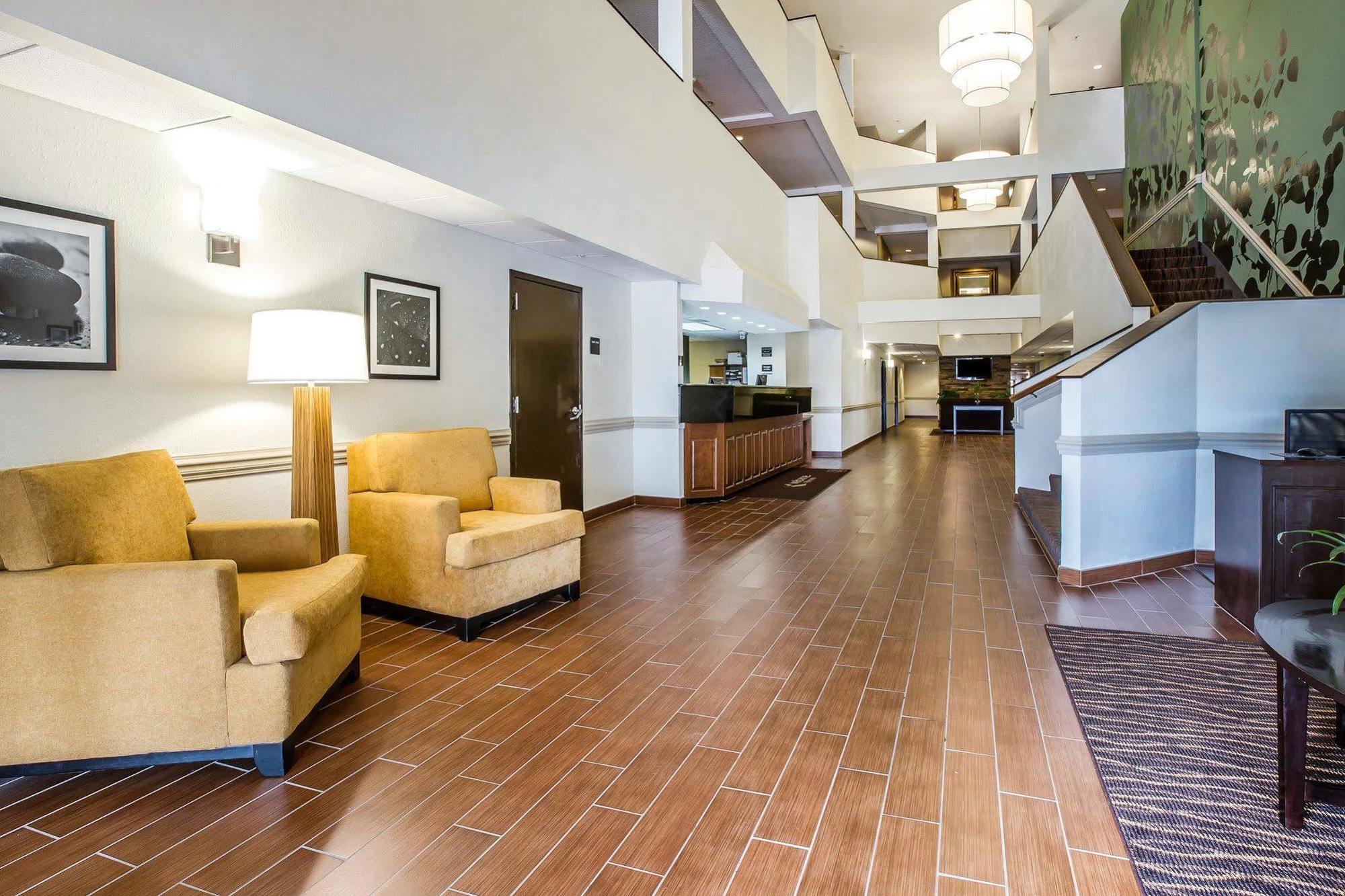 Отель Clarion Pointe Albemarle Экстерьер фото