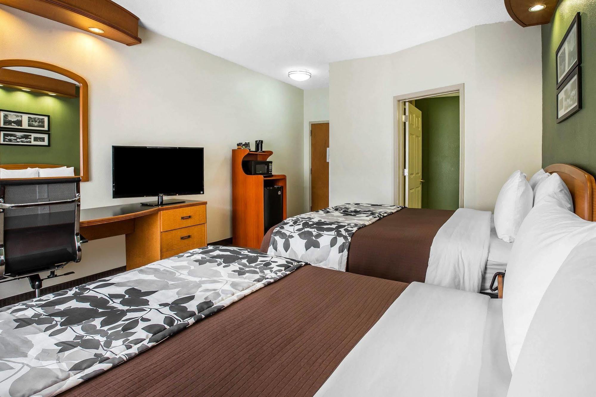 Отель Clarion Pointe Albemarle Экстерьер фото